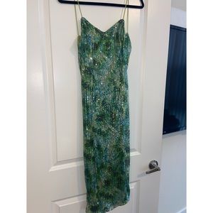 BEAUTY 😍 SPARKLE GREEN DRESS WITH SEXY BACK ONLY WORN ONCE ❤️